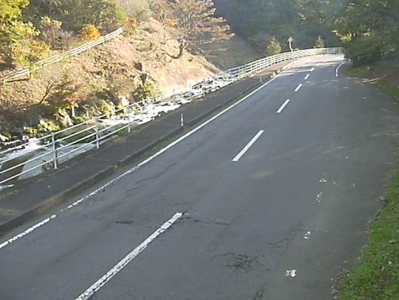 国道349号鮫川第2ライブカメラは、福島県鮫川村赤坂の鮫川(強滝付近)に設置された国道349号・鮫川が見えるライブカメラです。