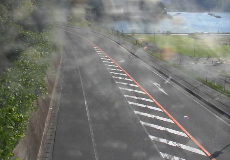 国道136号江奈ライブカメラは、静岡県松崎町江奈の江奈に設置された国道136号(彫刻ライン)が見えるライブカメラです。