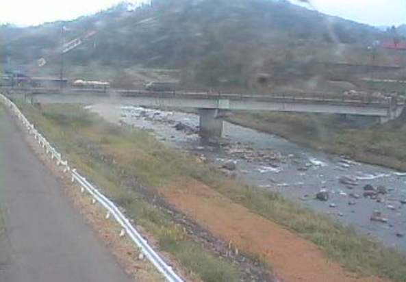 新井地域猿橋周辺ライブカメラは、新潟県妙高市猿橋の新井地域猿橋周辺に設置された猿橋・関川・国道292号(飯山街道)が見えるライブカメラです。