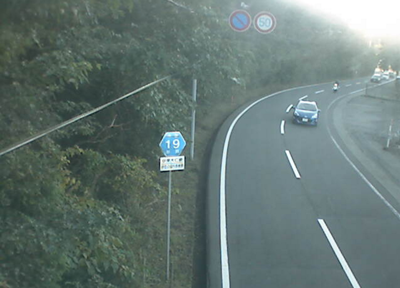 静岡県道19号伊東大仁線亀石峠ライブカメラは、静岡県伊豆の国市長者原の亀石峠に設置された静岡県道19号伊東大仁線(宇佐美大仁道路)が見えるライブカメラです。