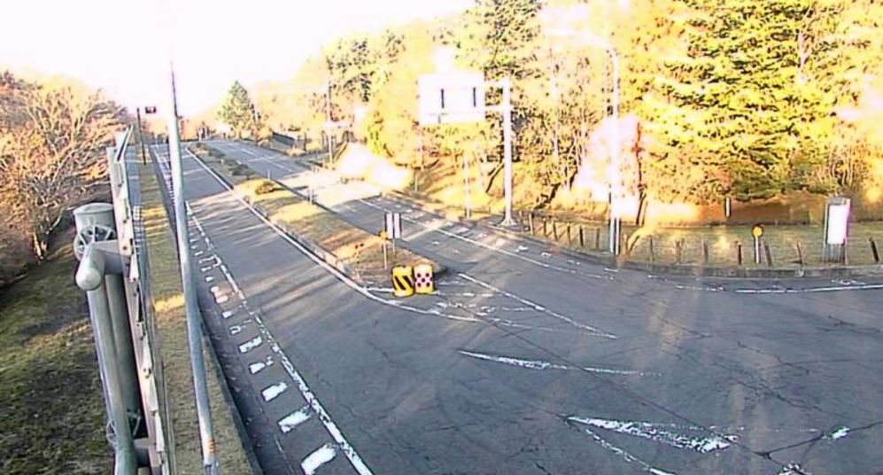 静岡県道152号富士公園太郎坊線富士宮口二合目ライブカメラは、静岡県富士市大淵の富士宮口二合目に設置された静岡県道152号富士公園太郎坊線(富士山スカイライン)・静岡県道180号富士宮富士公園線(富士山スカイライン)が見えるライブカメラです。