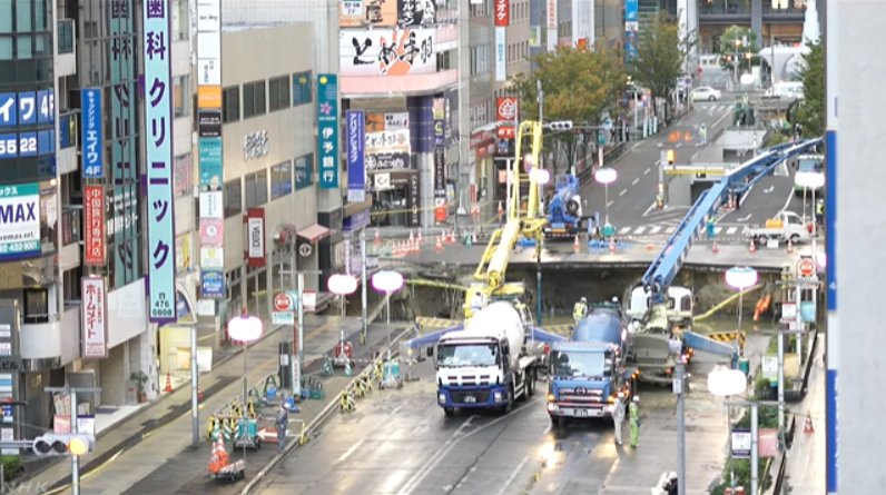 博多駅前道路陥没ライブカメラ(福岡県福岡市博多区)