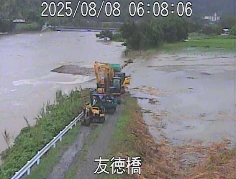 別府川友徳橋ライブカメラ(鹿児島県姶良市蒲生町上久徳) 2025年8月8日6時8分 氾濫危険水位