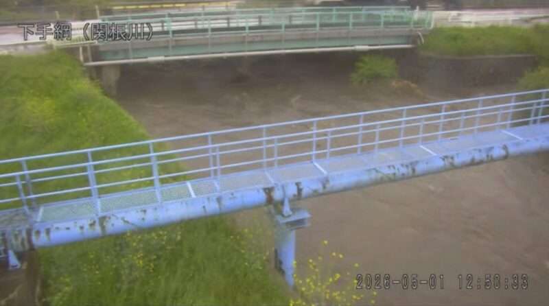 関根川下手綱ライブカメラ(茨城県高萩市高戸) 2026年5月1日12時50分 大雨河川増水時 氾濫危険水位