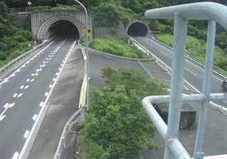 高知自動車道笹ヶ峰トンネル付近ライブカメラ(愛媛県四国中央市新宮町)