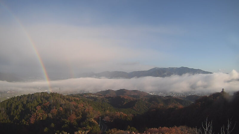 竜ヶ尾山霧のテラス雲海ライブカメラ　2021年11月28日　虹