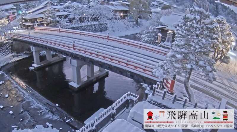 飛騨高山中橋ライブカメラ(岐阜県高山市本町) 2025年12月4日 降雪