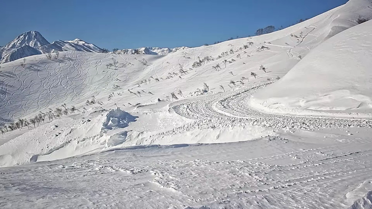 ロッテアライリゾート大毛無山山頂方面ライブカメラ(新潟県妙高市両善寺)