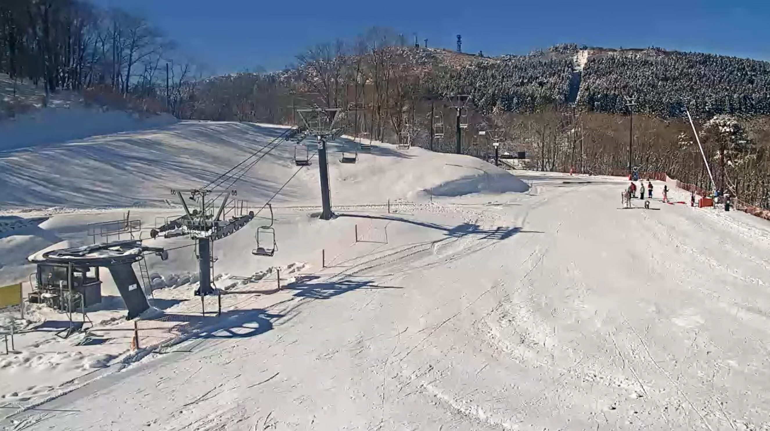 峰山高原リゾートホワイトピークセンターハウス前ライブカメラ(兵庫県神河町上小田)