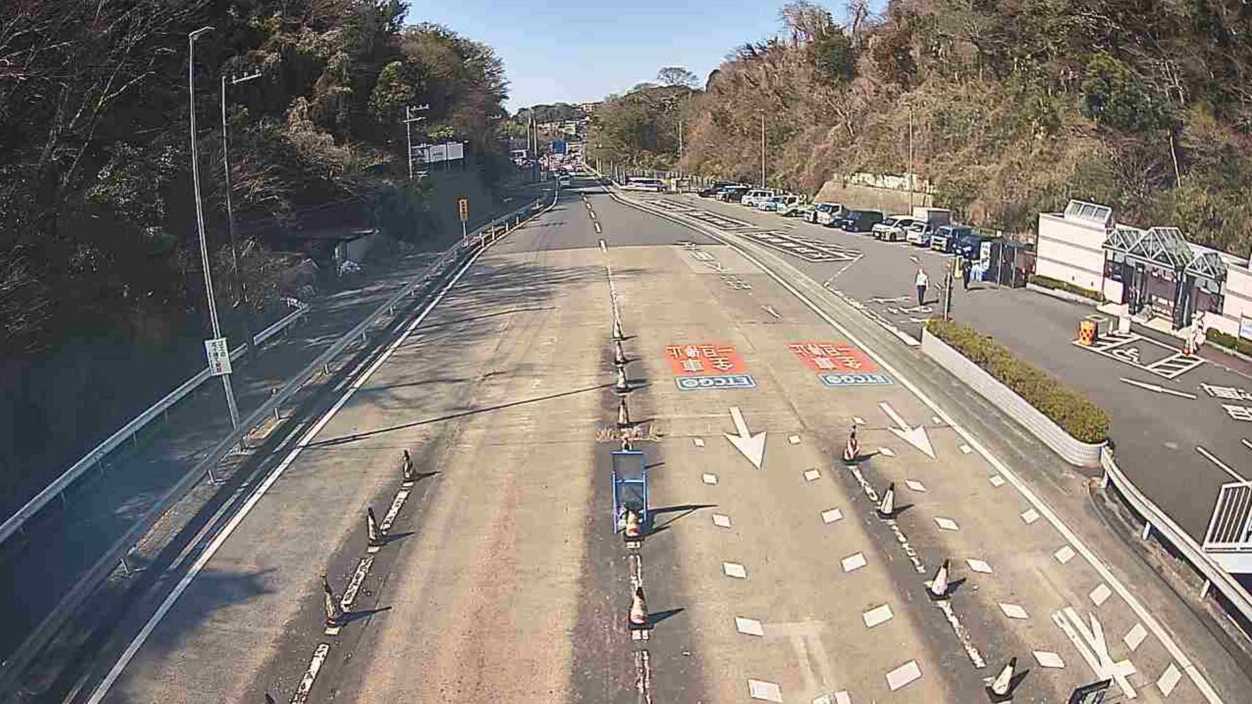 逗葉新道料金所付近鎌倉逗子方面ライブカメラ(神奈川県葉山町長柄)