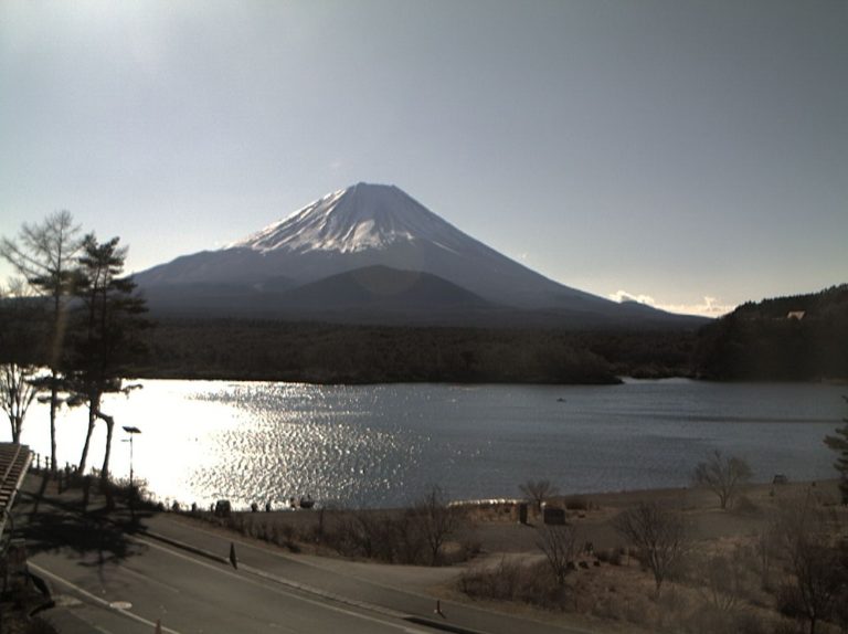 富士五湖TV精進湖子抱き富士ライブカメラ(山梨県富士河口湖町精進) ライブカメラDB