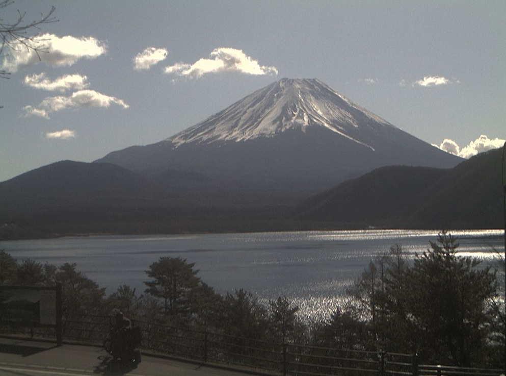 富士五湖TV本栖湖千円札富士山ライブカメラ(山梨県身延町中ノ倉)
