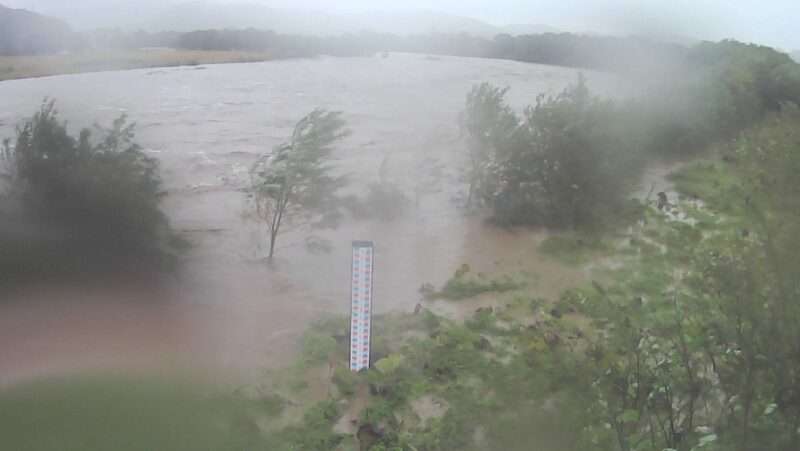 茶路川3.8KPライブカメラ(北海道白糠町茶路) 2025年9月21日6時35分 大雨河川増水時 氾濫危険水位