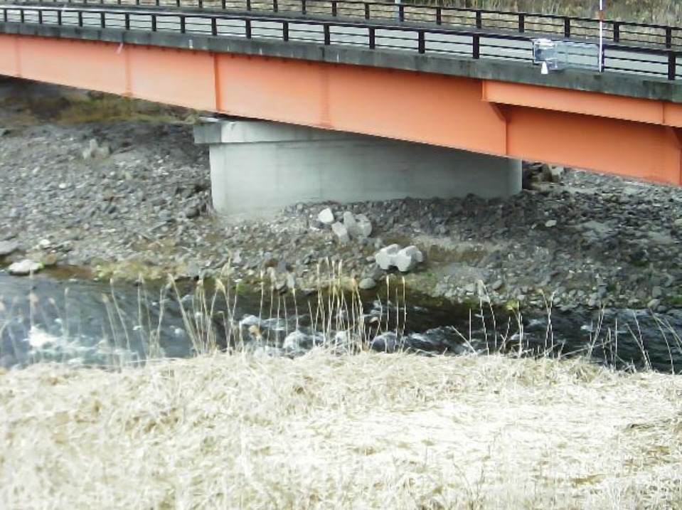 宇莫別川3.7KPライブカメラ(北海道美瑛町中宇莫別)