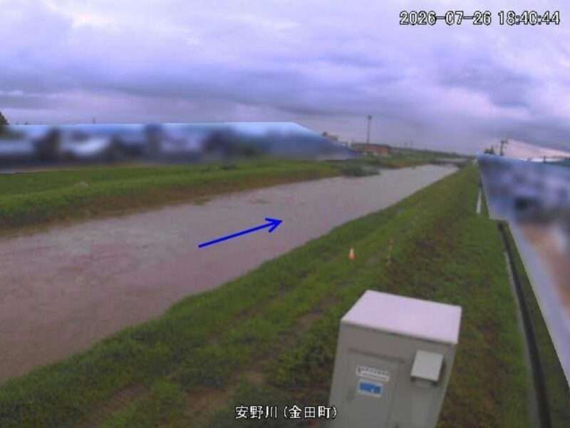 安野川金田町ライブカメラ(新潟県阿賀野市金田町) 2026年7月26日18時40分 大雨河川増水時 氾濫危険水位