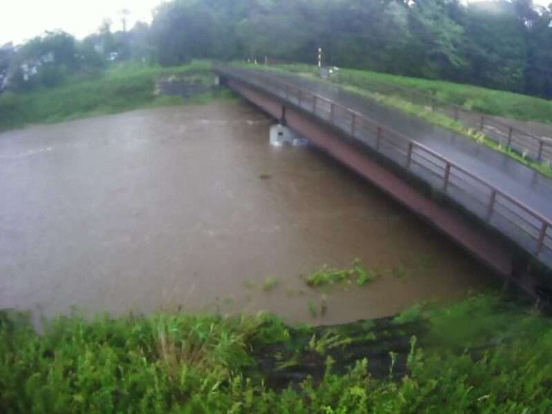 ブウベツ川2.2KPライブカメラ(北海道白老町石山) 2025年10月1日11時30分 大雨時河川増水