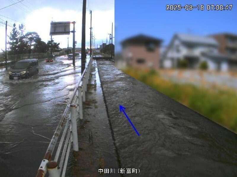2025年8月18日7時00分 大雨冠水時 中田川新富町ライブカメラ(新潟県新発田市新富町)