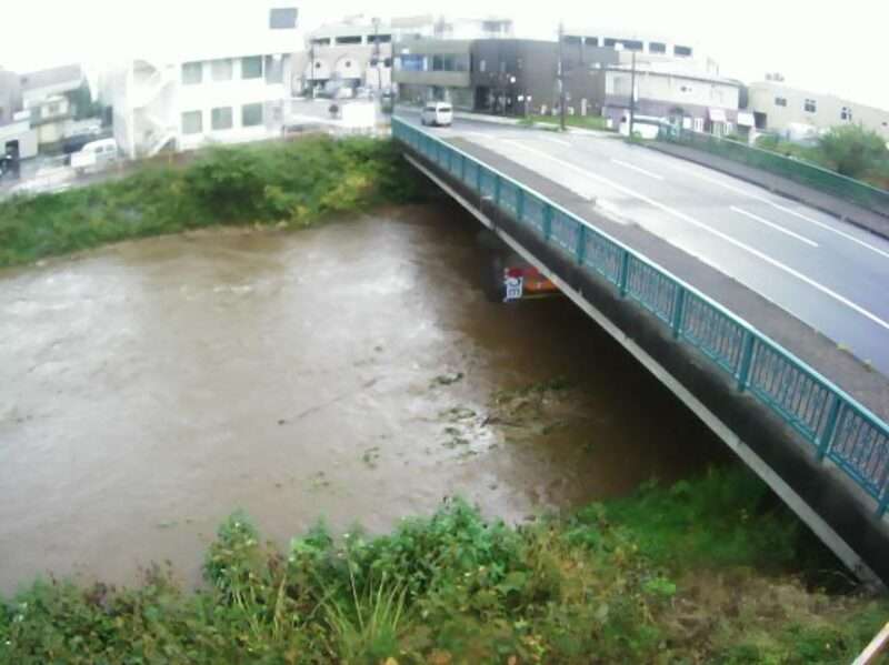 来馬川相生橋ライブカメラ(北海道登別市富士町) 2025年10月1日12時55分 大雨時河川増水 氾濫注意水位