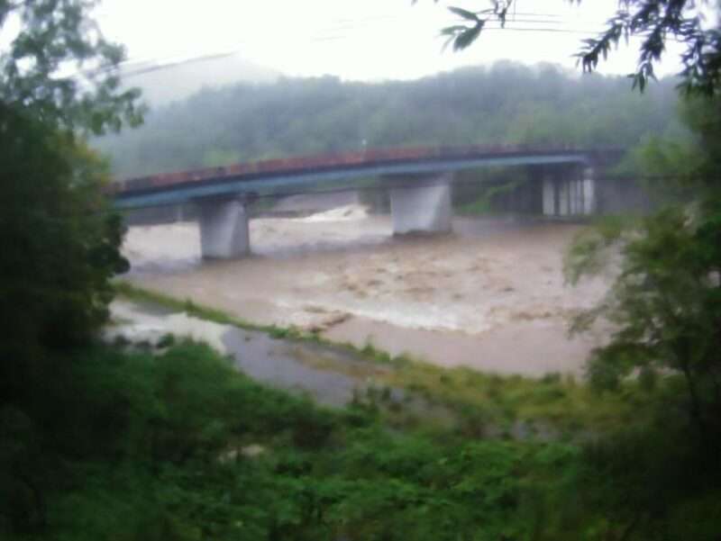 白老川御料地ライブカメラ(北海道白老町森野) 2025年10月1日7時50分 大雨時河川増水