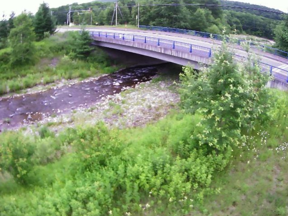 芽登川0.2KPライブカメラ(北海道足寄町芽登本町)