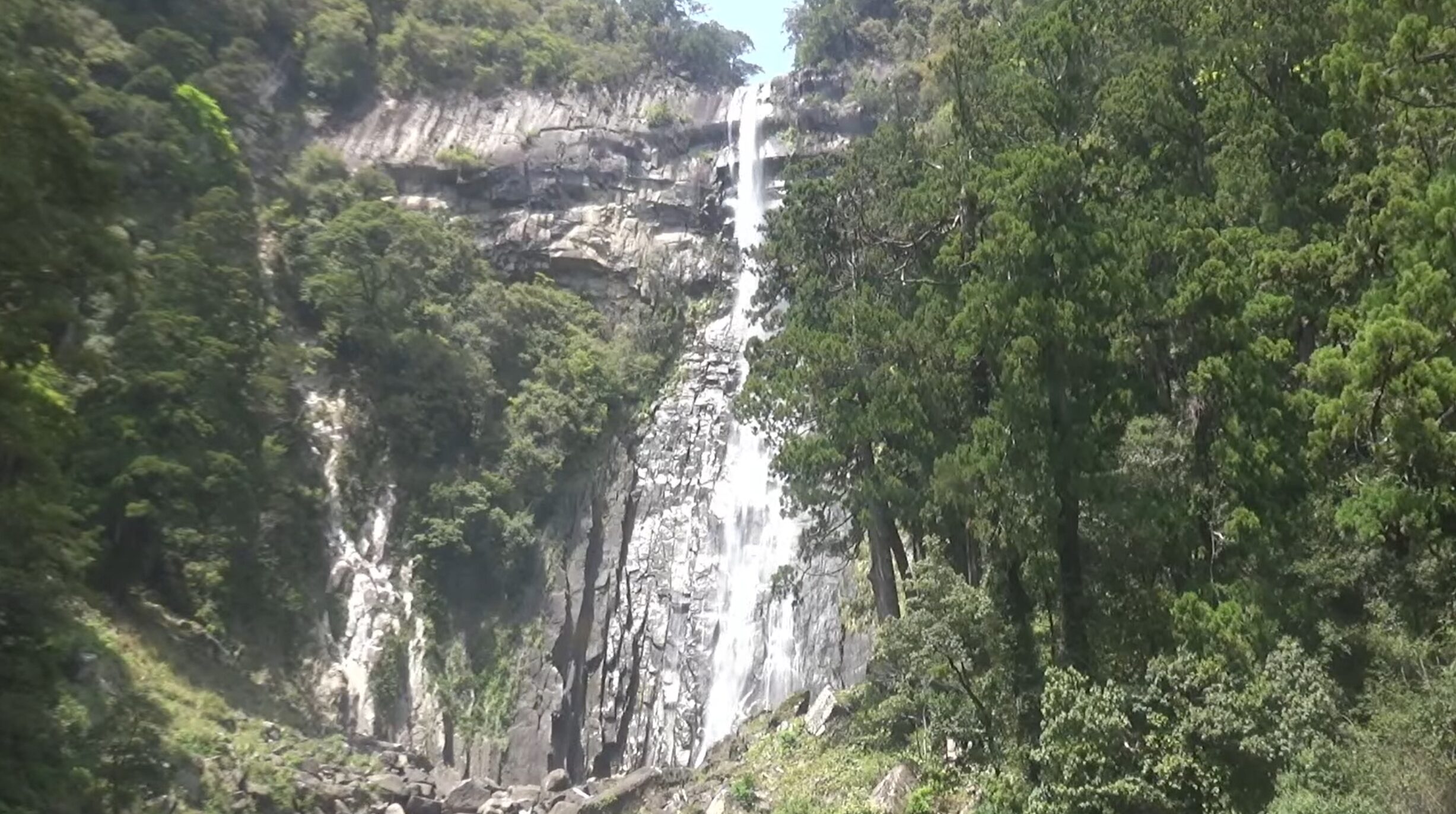 熊野那智大社那智の瀧ライブカメラ(和歌山県那智勝浦町那智山)