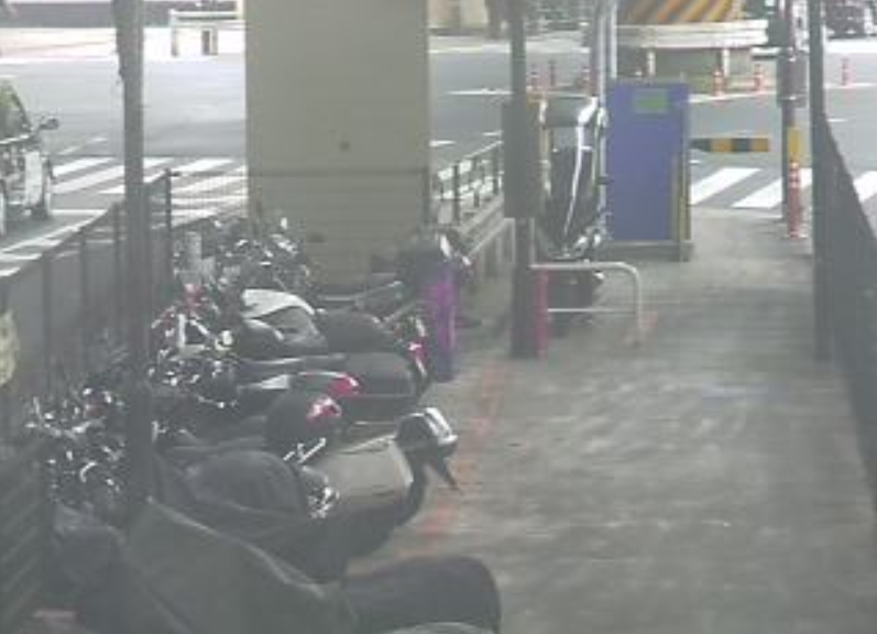 一ノ橋オートバイ専用駐車場出入口側ライブカメラ(東京都港区東麻布)