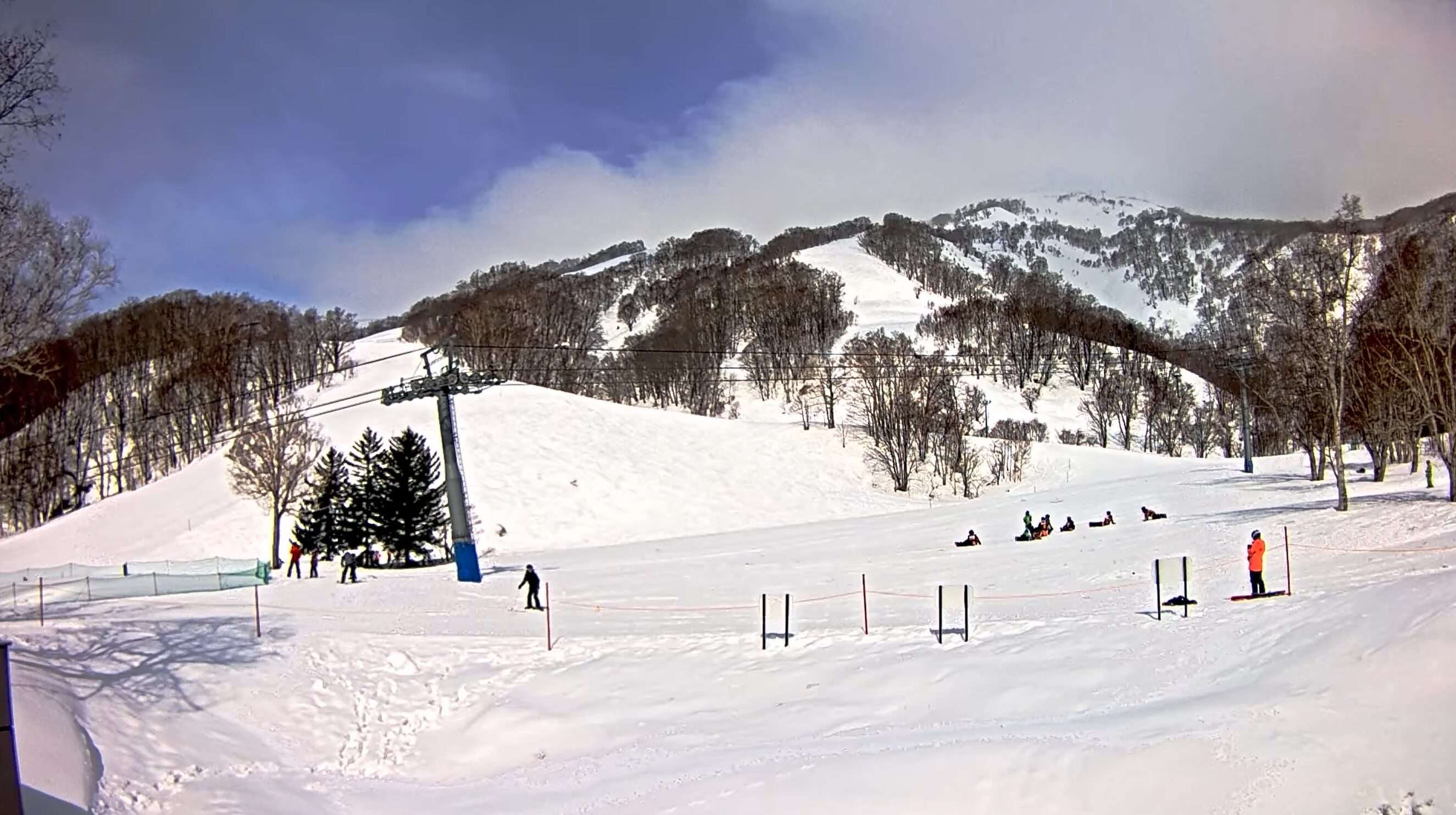 ニセコビレッジニセコゴンドラ山麓駅舎ライブカメラ(北海道ニセコ町曽我)
