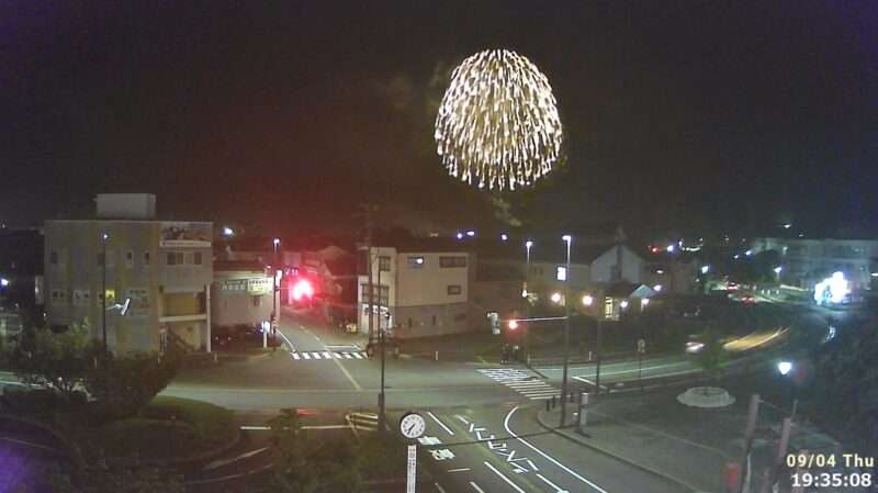 2025年9月4日 中条まつり花火打ち上げ　JR中条駅東口ライブカメラ(新潟県胎内市表町)