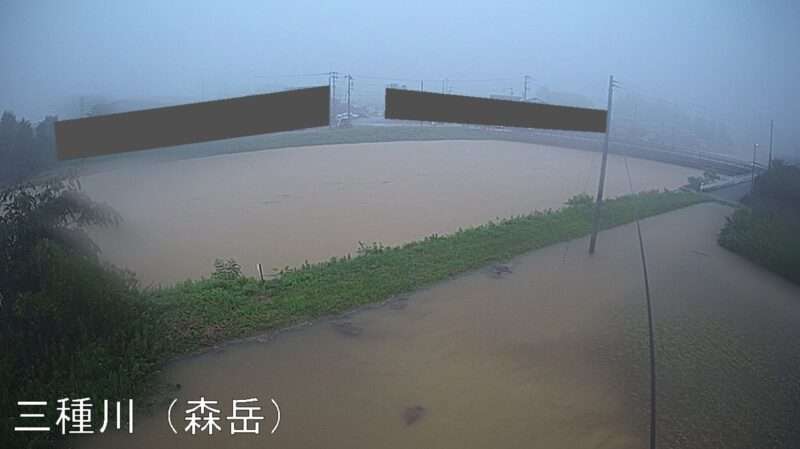 三種川森岳ライブカメラ(秋田県三種町森岳) 2025年9月2日17時10分 大雨時