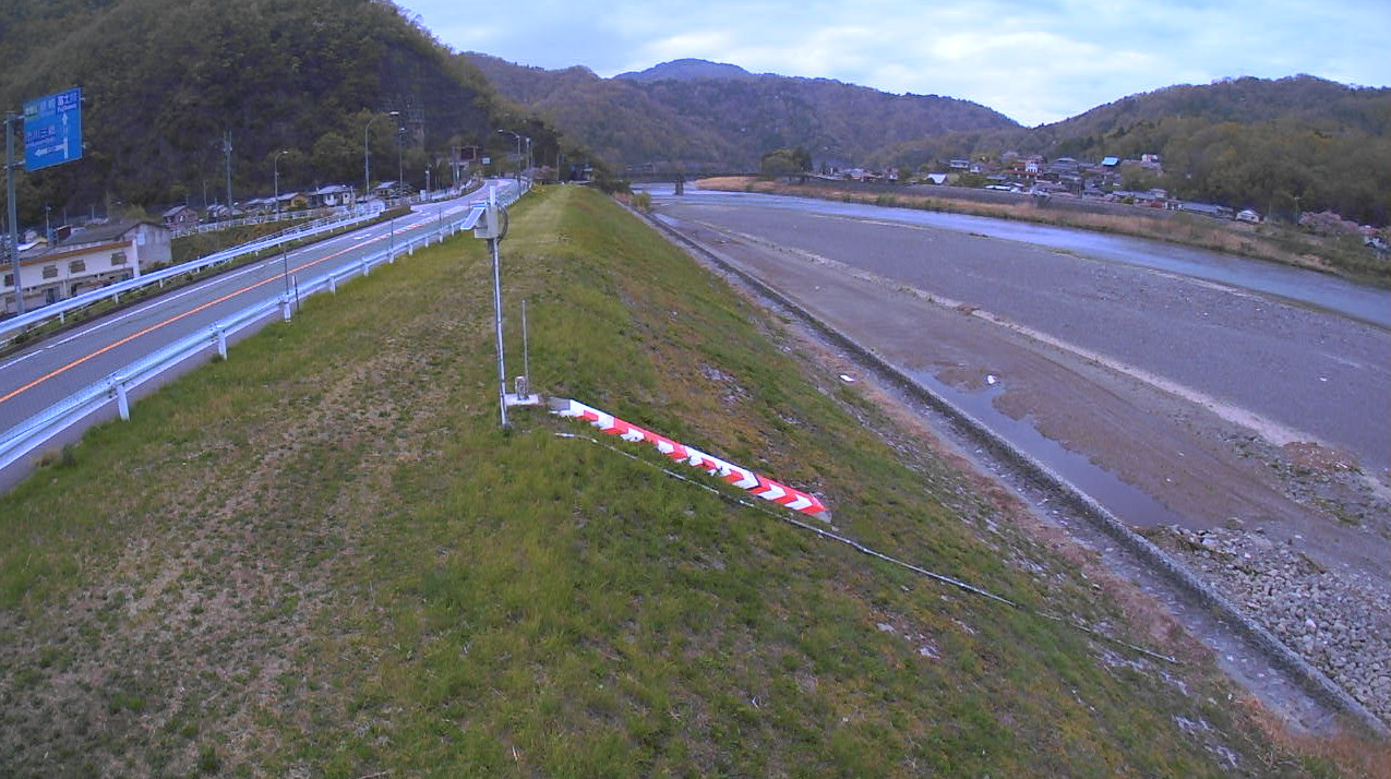 富士川H303右岸ライブカメラ(山梨県身延町西嶋)