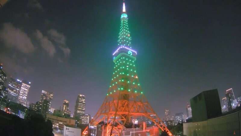 東京タワーライトアップライブカメラ(東京都港区東麻布) 2025年7月8日　Mrs. GREEN APPLEデビュー10周年記念 東京タワーミセスグリーンライトアップ