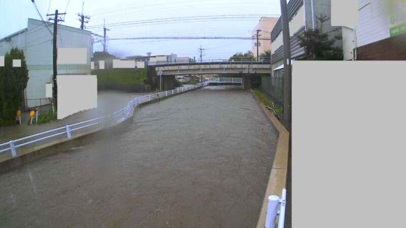 筒川筒川橋下流橋ライブカメラ(福岡県久留米市東櫛原町) 2025年10月4日15時55分 大雨河川増水時 氾濫危険水位
