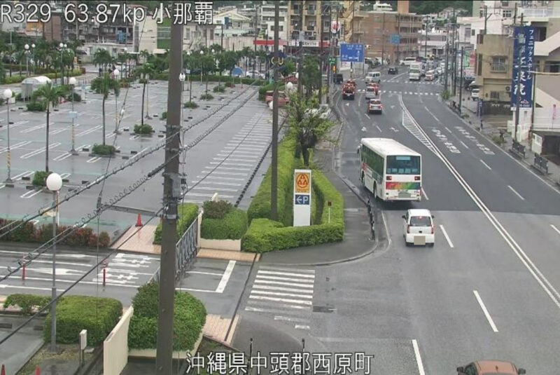 国道329号西原町小那覇ライブカメラ(沖縄県西原町小那覇)