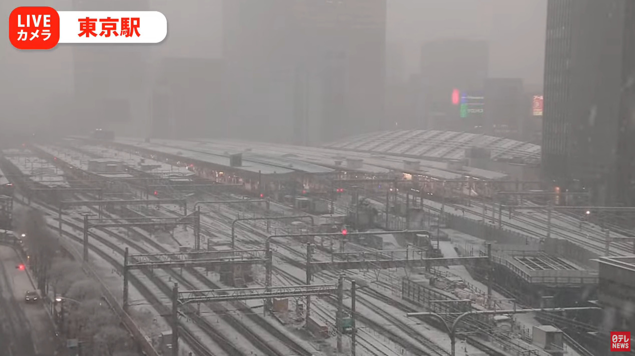 日テレNEWS東京駅ライブカメラ　2022年1月6日　大雪警報発令