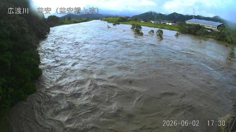広渡川益安橋上流ライブカメラ(宮崎県日南市平野) 2026年6月2日17時30分 レベル4氾濫危険警報 氾濫危険水位