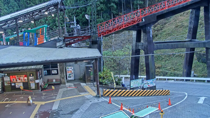 御岳登山鉄道滝本駅ライブカメラ(東京都青梅市御岳)