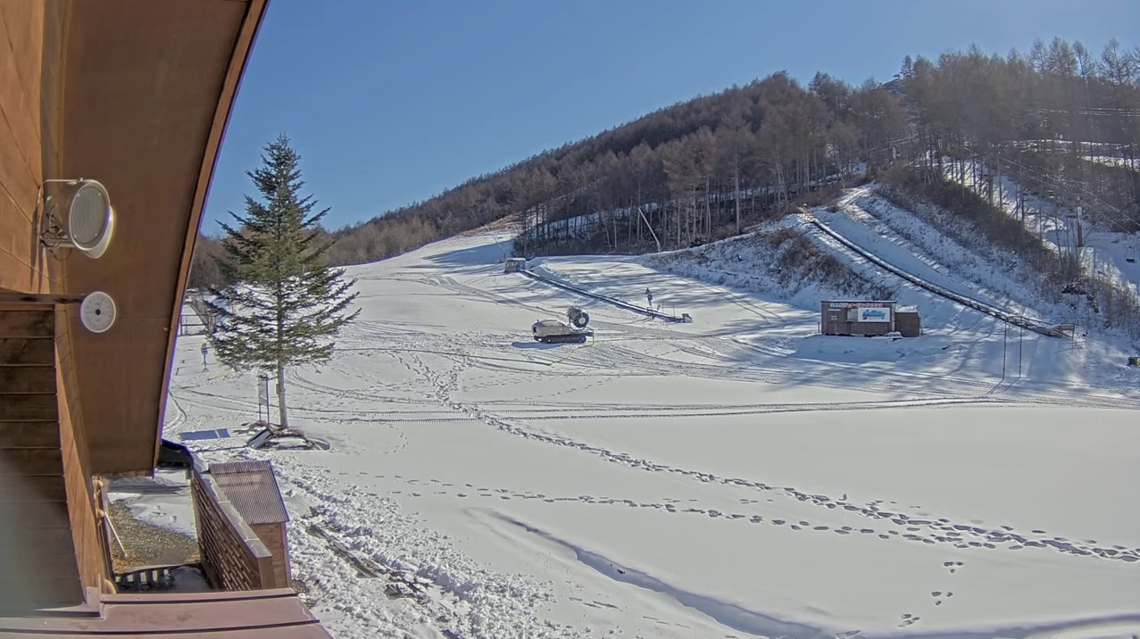 軽井沢スノーパークライブカメラ(群馬県長野原町北軽井沢)