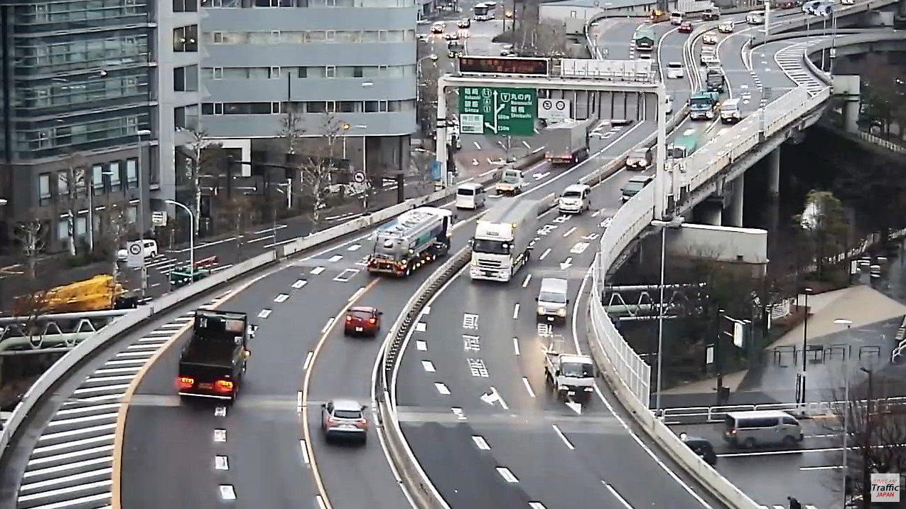 モバイルテレビジョン首都高速道路都心環状線竹橋ジャンクション付近ライブカメラ(東京都千代田区神田錦町)