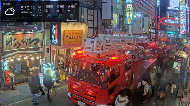 歌舞伎町一番街ライブカメラ(東京都新宿区歌舞伎町) 2026年1月3日 歌舞伎町火事消防車出動