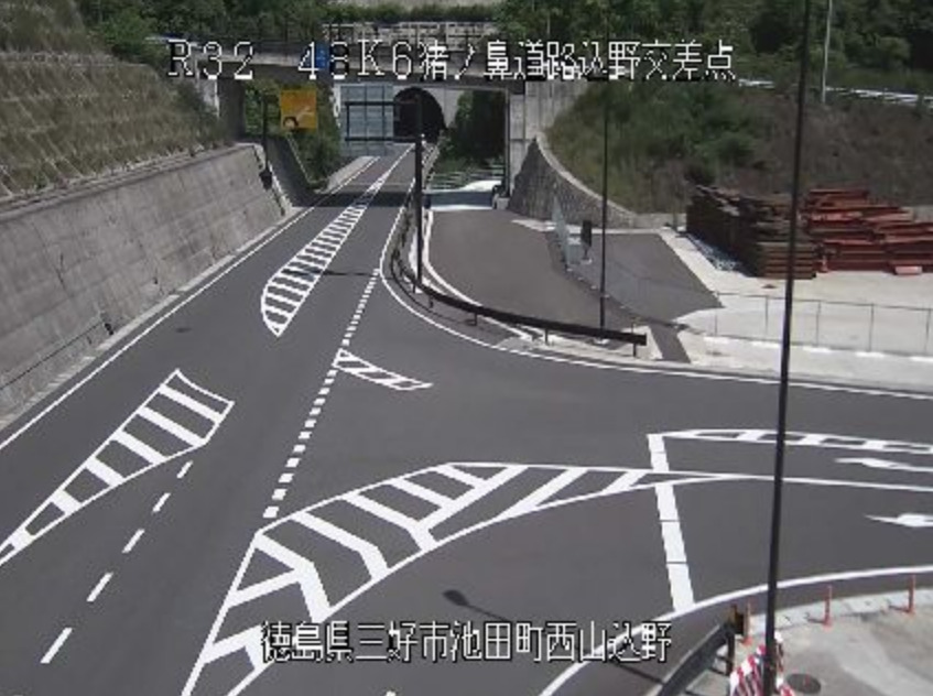 国道32号込野交差点ライブカメラ(徳島県三好市池田町西山)