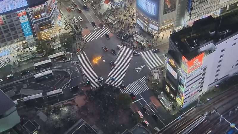 渋谷スカイ渋谷スクランブル交差点ライブカメラ(東京都渋谷区渋谷) 2026年4月3日 21:00