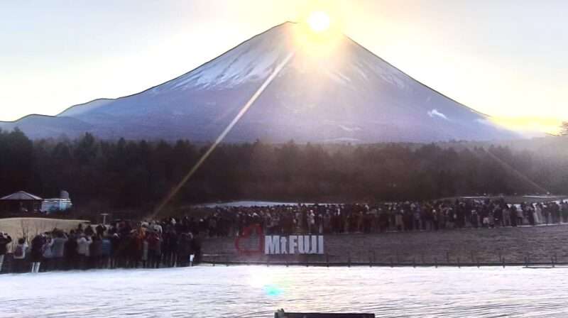 富士本栖湖リゾート富士山ライブカメラ(山梨県富士河口湖町富士ヶ嶺) 2026年1月1日 ダイヤモンド富士