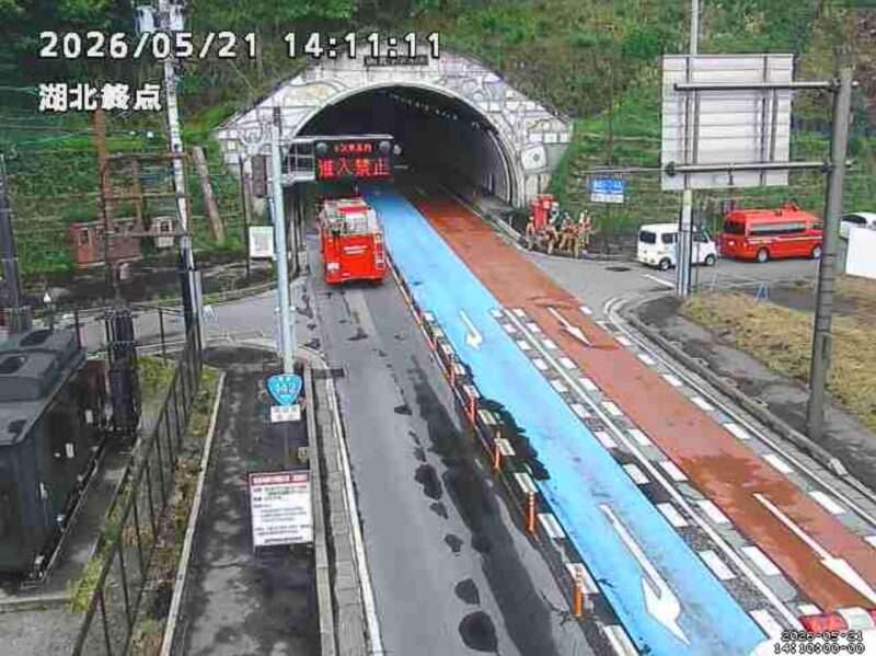 国道142号湖北終点ライブカメラ(長野県岡谷市長地梨久保) 2026年5月21日(木) 湖北トンネル内交通事故による通行止め