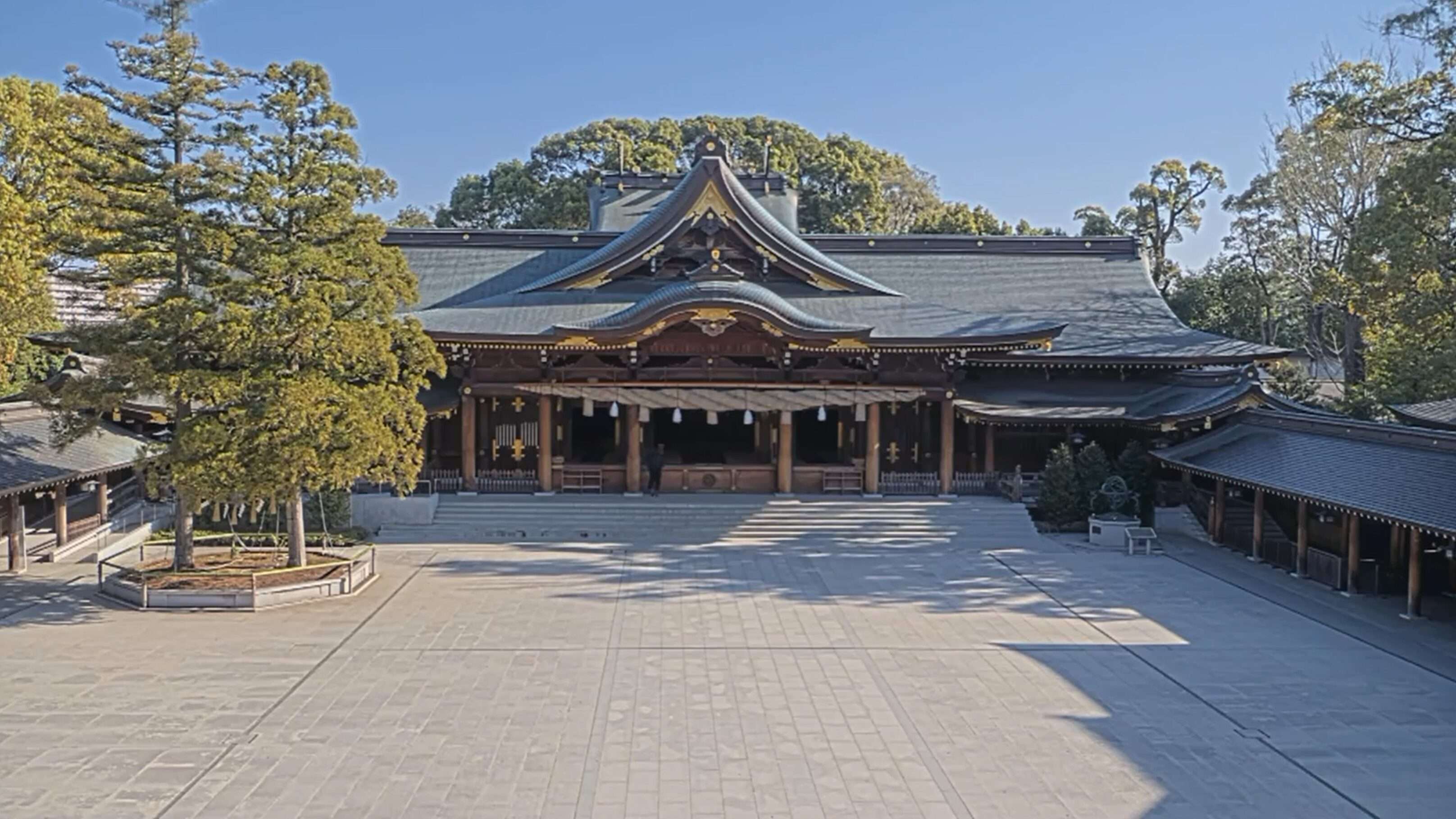 寒川神社内庭ライブカメラ(神奈川県寒川町宮山)