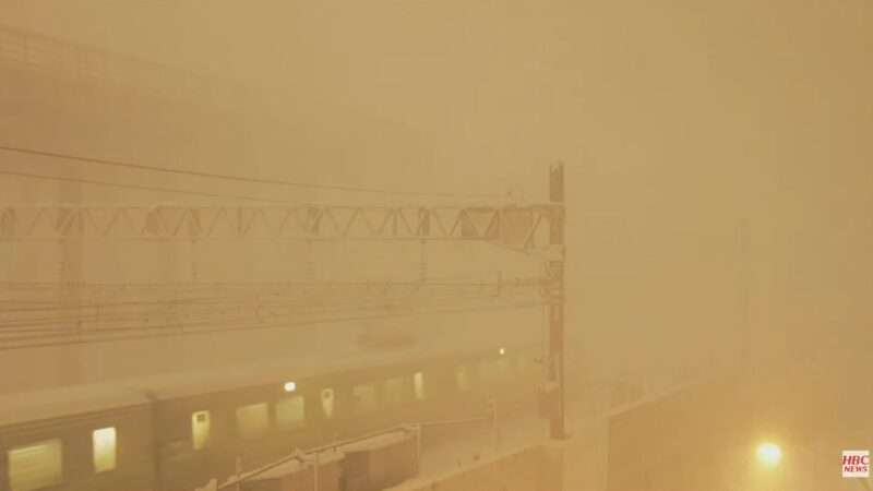 HBC札幌駅ライブカメラ(北海道札幌市東区北6条東1丁目) 2026年1月13日17時30分 暴風雪の札幌駅