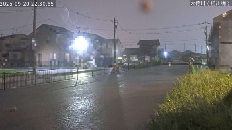 大徳川桂川橋ライブカメラ(石川県金沢市桂町) 2025年9月20日22時30分 大雨河川増水時 氾濫危険水位