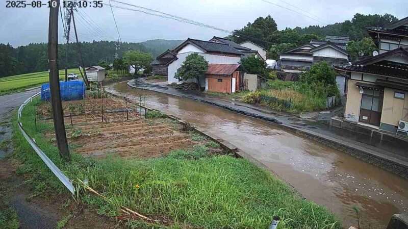 衣川衣川橋ライブカメラ(石川県七尾市能登島須曽町)2025年8月10日 12:10 氾濫危険水位