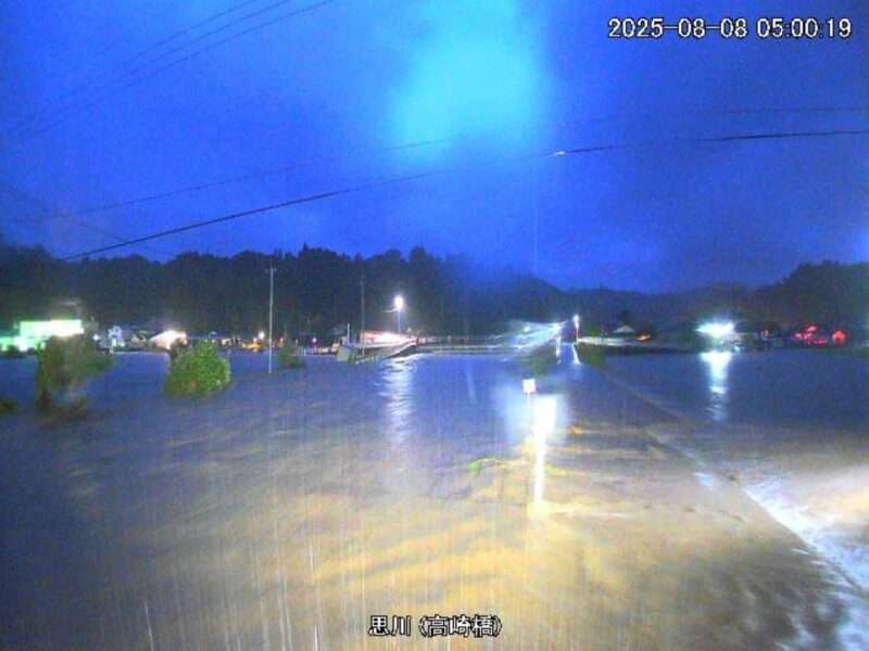 思川高崎橋ライブカメラ(鹿児島県鹿児島市西佐多町)　2025年8月8日5時00分 氾濫危険水位