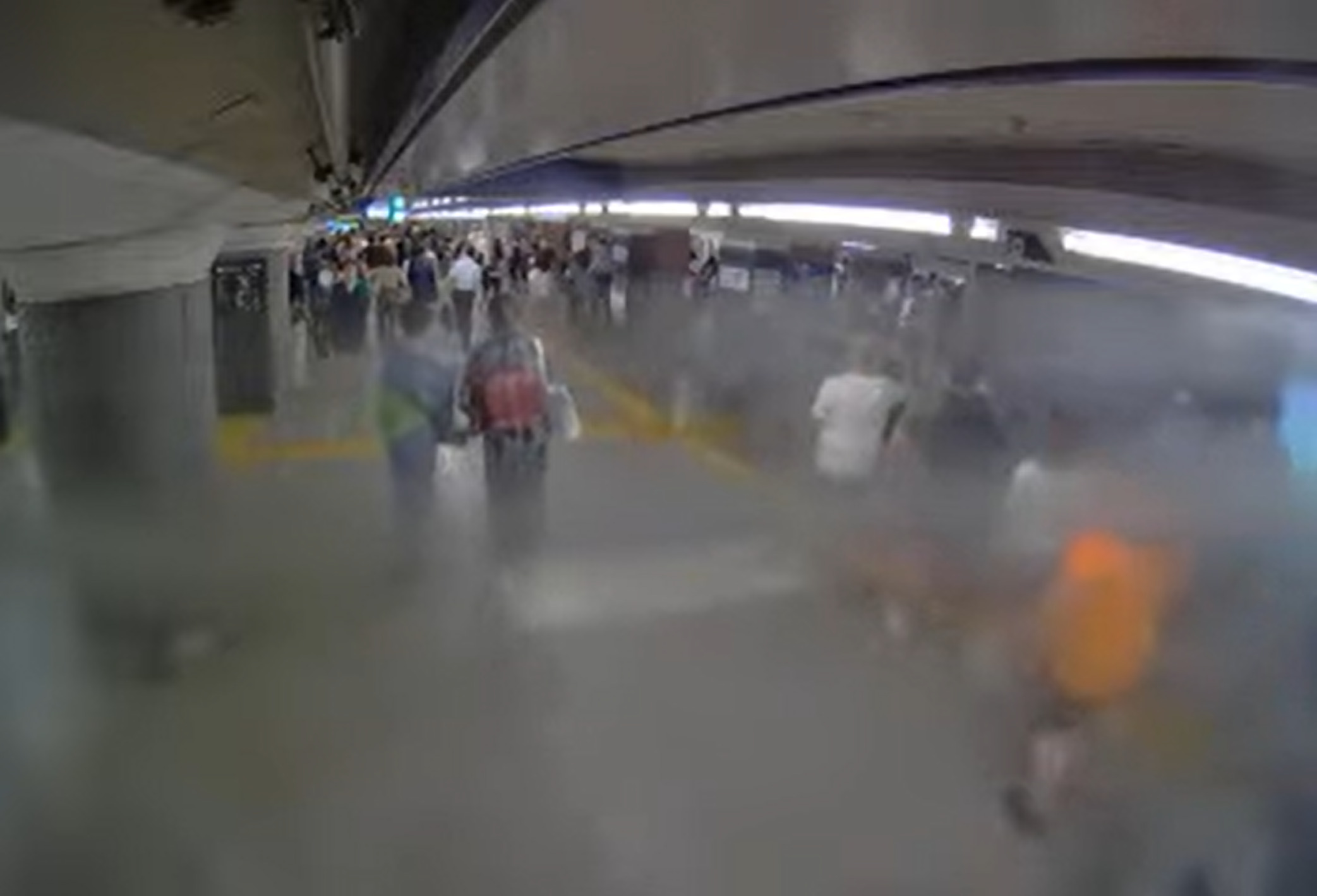 祇園祭阪急烏丸駅西改札口ライブカメラ(京都府京都市下京区長刀鉾町)