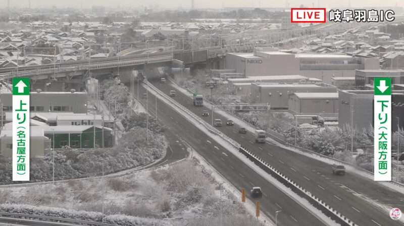 CTV名神高速道路岐阜羽島インターチェンジライブカメラ(岐阜県羽島市江吉良町江中) 2026年1月12日8時40分 雪